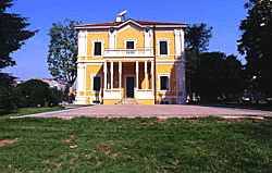 Veduta della villa nel 2003